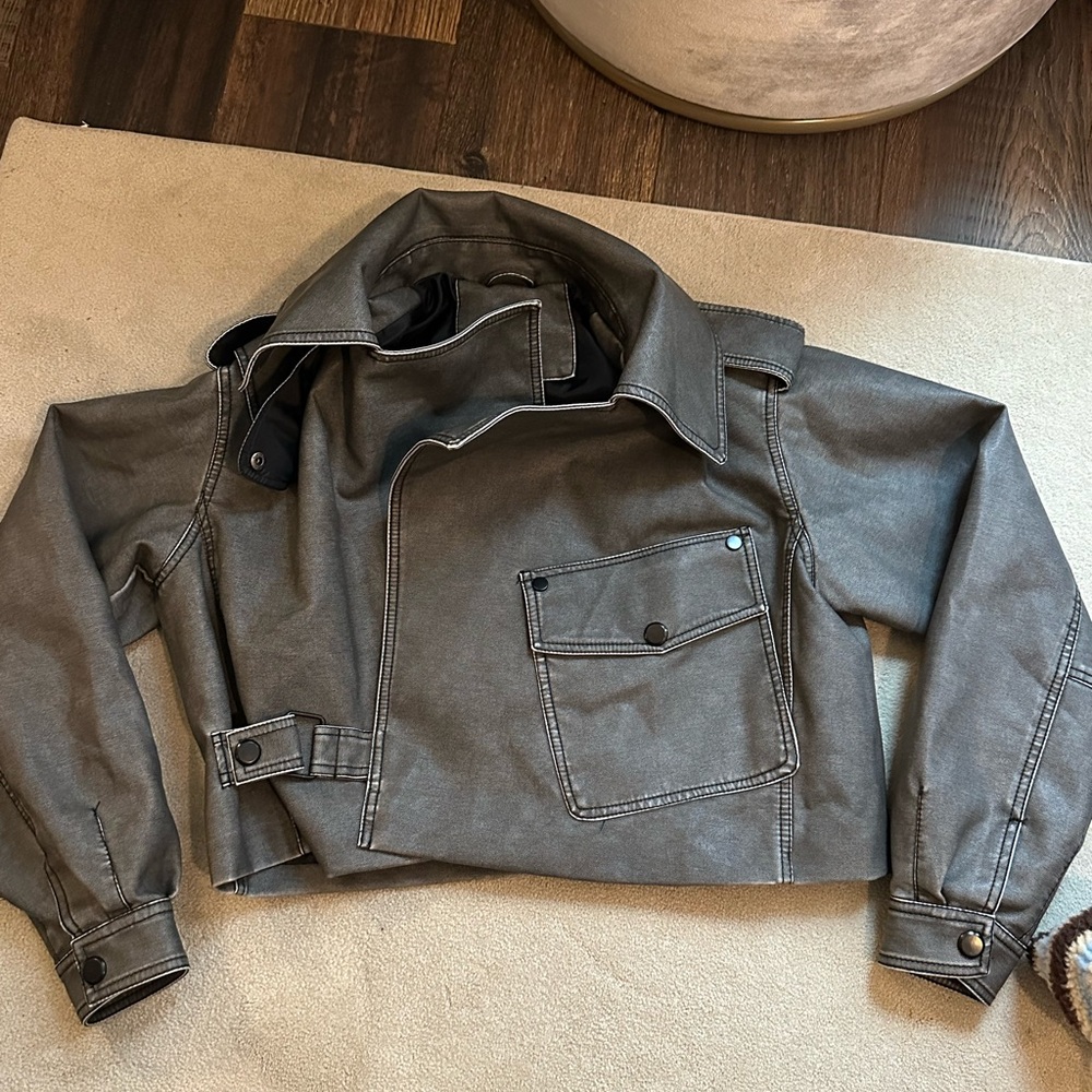 Gray Cropped Jacket with Pocket Detail